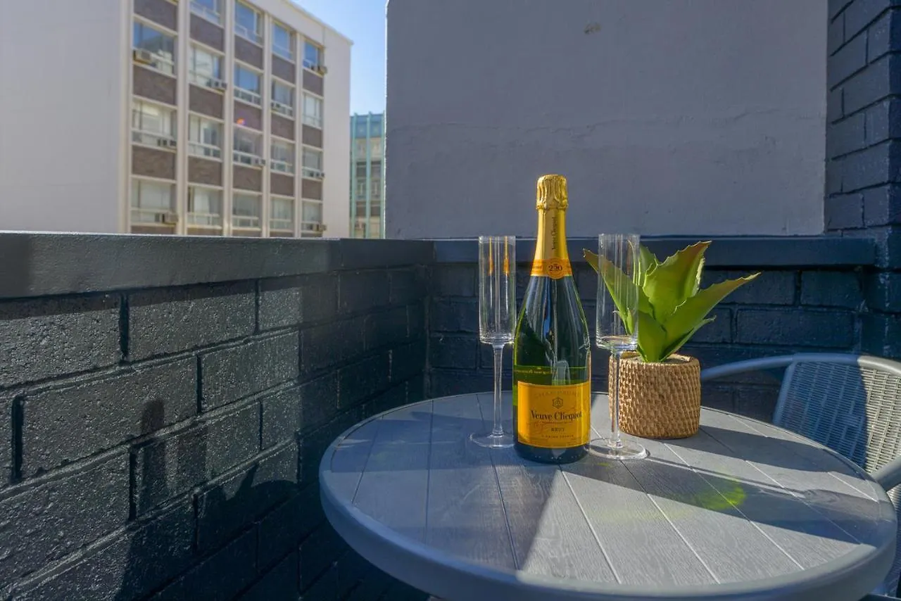 Apart Otel Tokyo Apartments - Luxury Family Studio With Balcony Cape Town