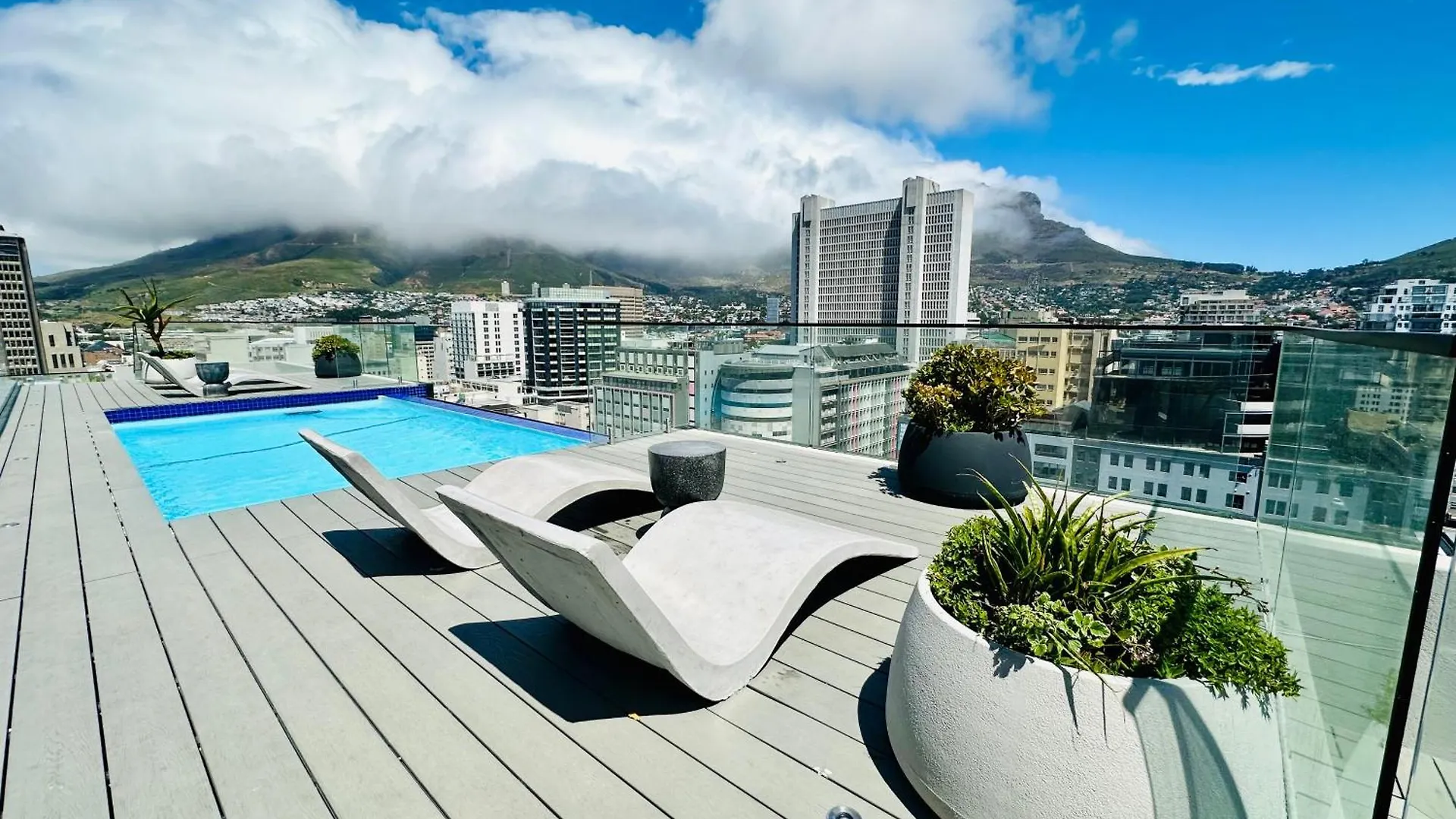Tokyo Apartments - Luxury Family Studio With Balcony ile iletişim