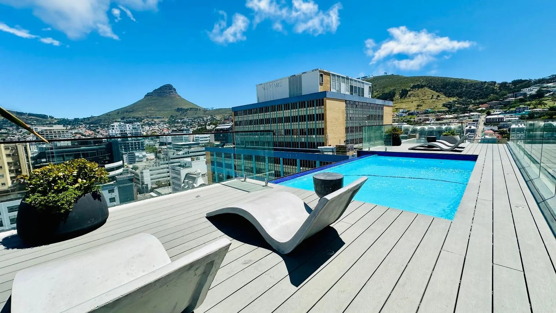 Tokyo Apartments - Luxury Family Studio With Balcony Cape Town Apart Otel